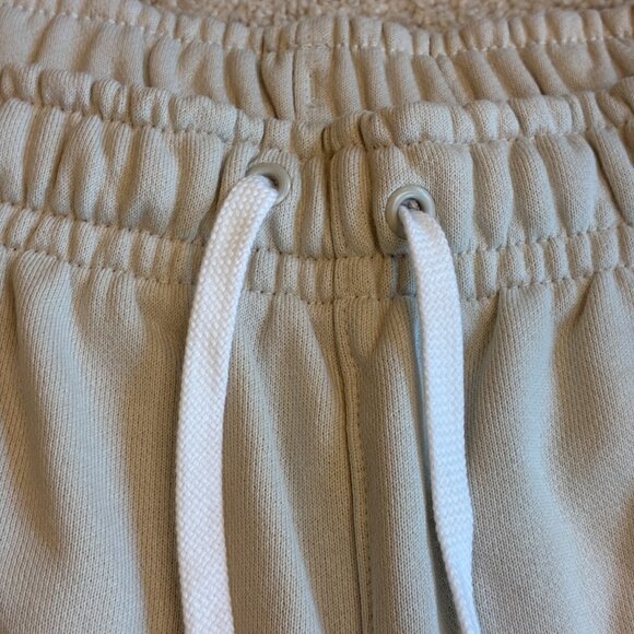 NWT Nike Cream/Light Beige Standard Fit Above Knee Lenth Athletic Shorts - Picture 3 of 12